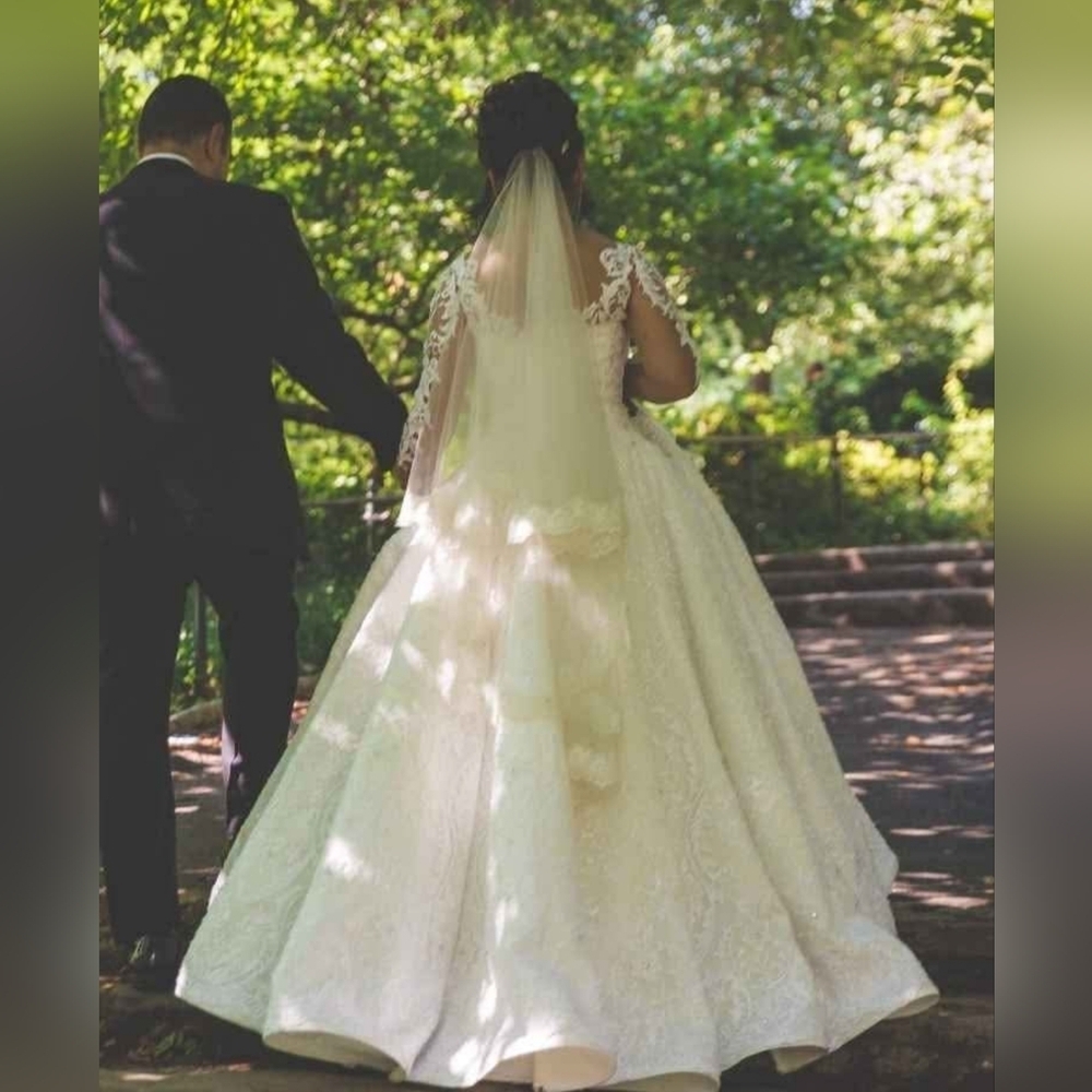 Elegant White Lace Wedding Dress
